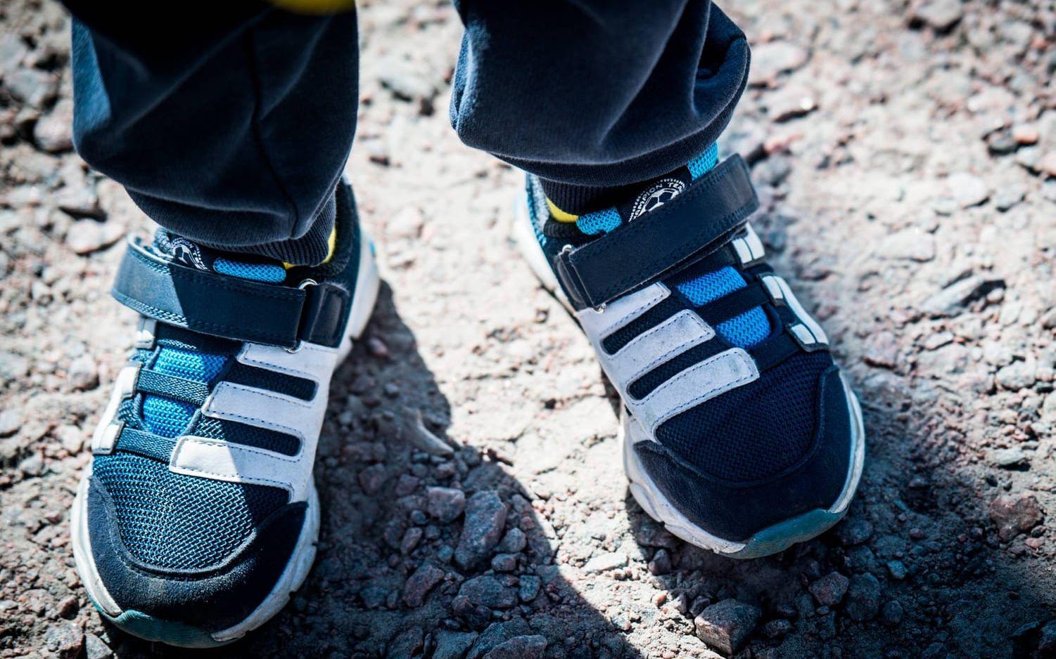 Max Morris, 5 år, om sina löparskor inför minivarvet: "Det är snabba"