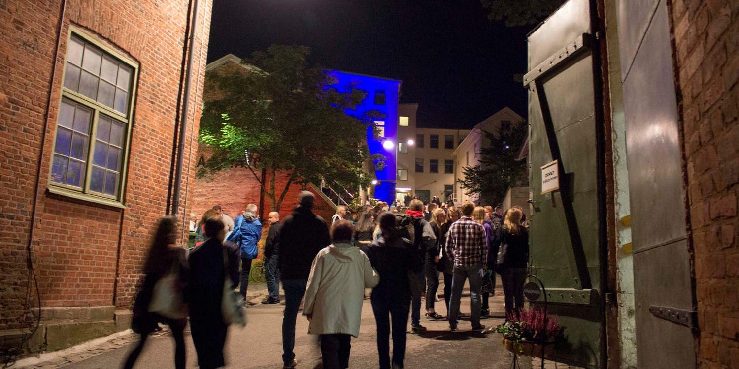 De trånga gatorna och gränderna har blivit en riskfaktor för evenemanget Kulturnatt i Kvarnbyn. Bild: Camilla Eliasson