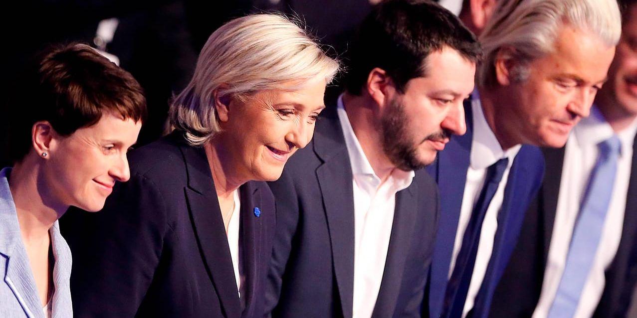 Frauke Petry (AFD), Marine Le Pen (FN), Matteo Salvini (Lega Nord), Geert Wilders (PVV) samt österrikiske Harald Vilimsky (FPÖ) i Koblenz.