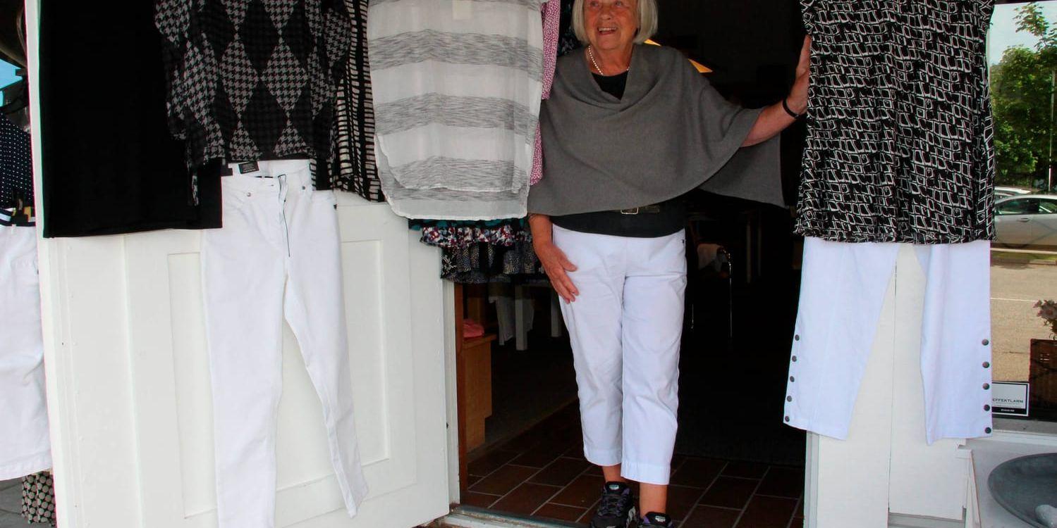 I över fyrtio år har Berit Olsson stått i klädbutiken och har inga tankar på att sluta.