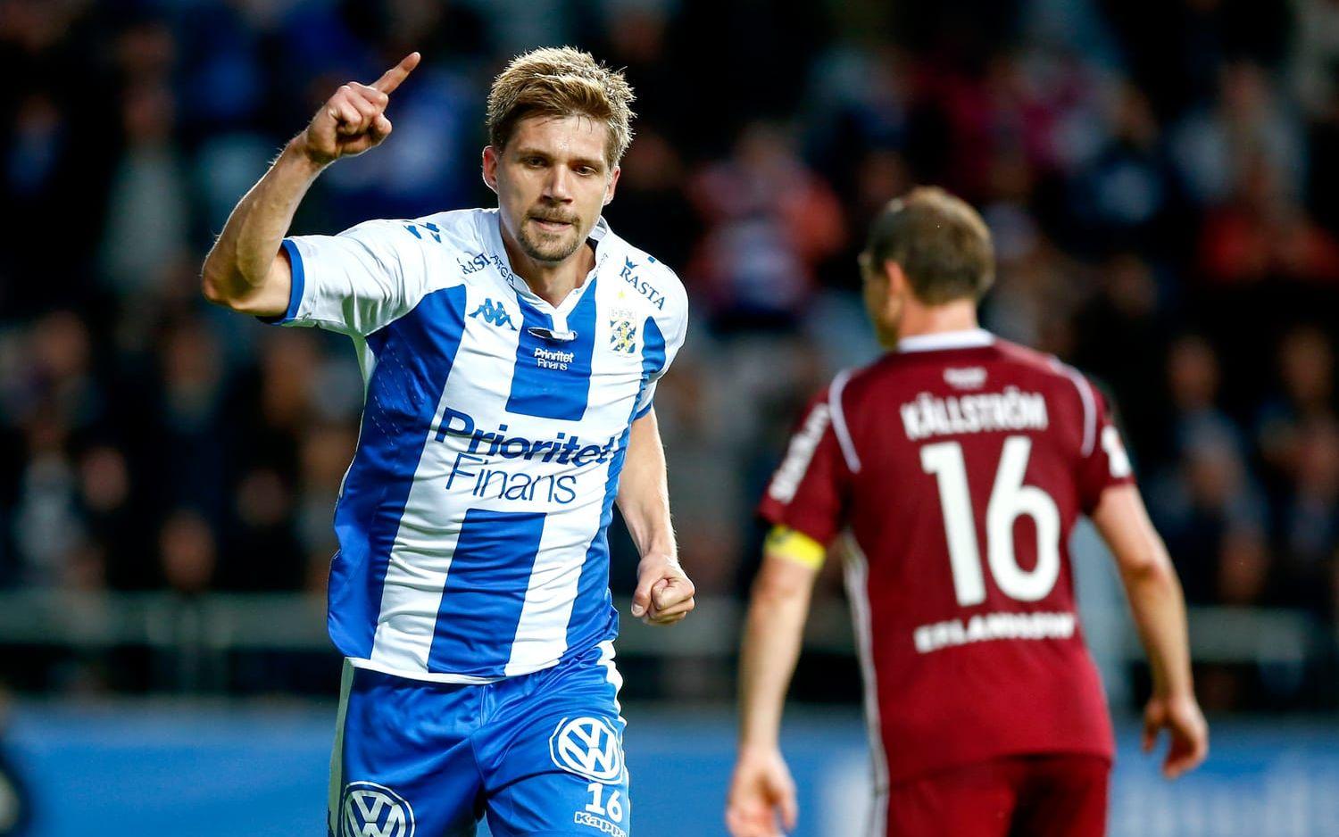 3: Mikael Boman Hann förutom att markera Kim Källström långa stunder göra IFK:s enda mål, hans sjätte för säsongen. Ett riktigt målskyttsmål. Direktskott vid bortre. Lågt. Foto: Bildbyrån
