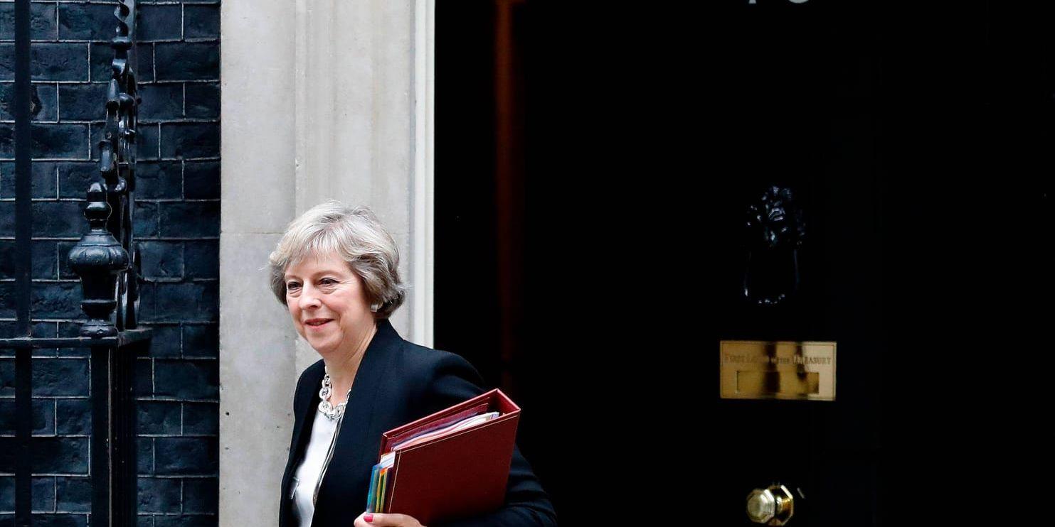 Brittiska premiärministern Theresa May ger fortfarande inga närmare besked om när Storbritannien tänker sätta igång brexit-processen.