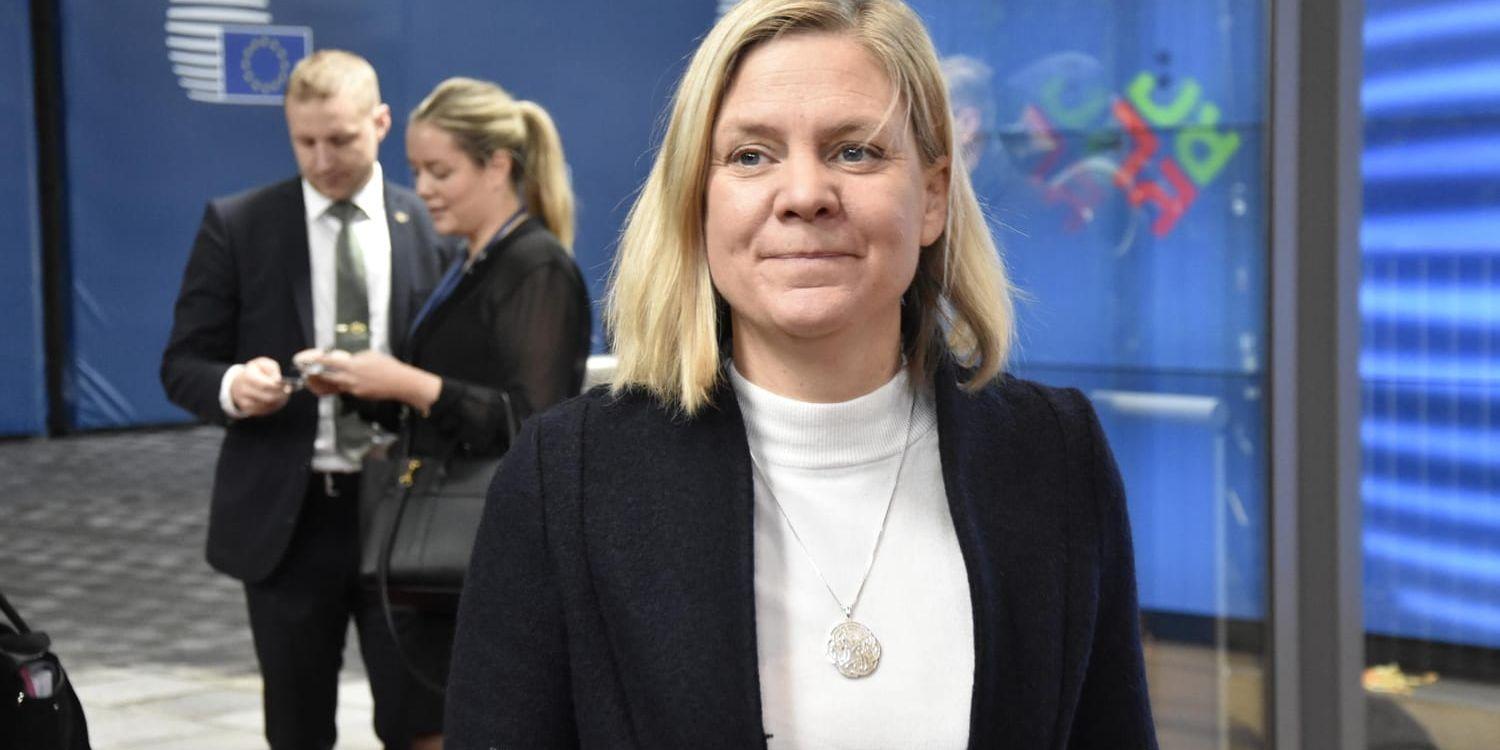 Finansminister Magdalena Andersson (S) på väg in till EU-ländernas finansministermöte i Bryssel.