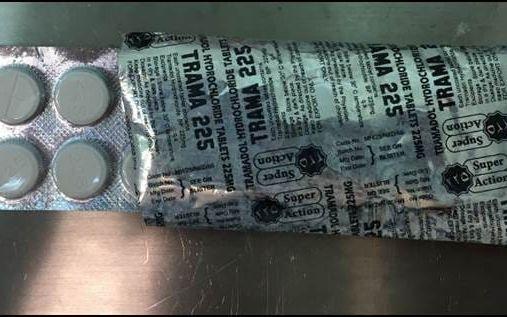 I beslag i Hammarkullen tidigare i år hittade polisen över 8 000 tabletter med narkotikaklassade läkemedel. Merparten av dem var Tramadol. Bild: Polisen
