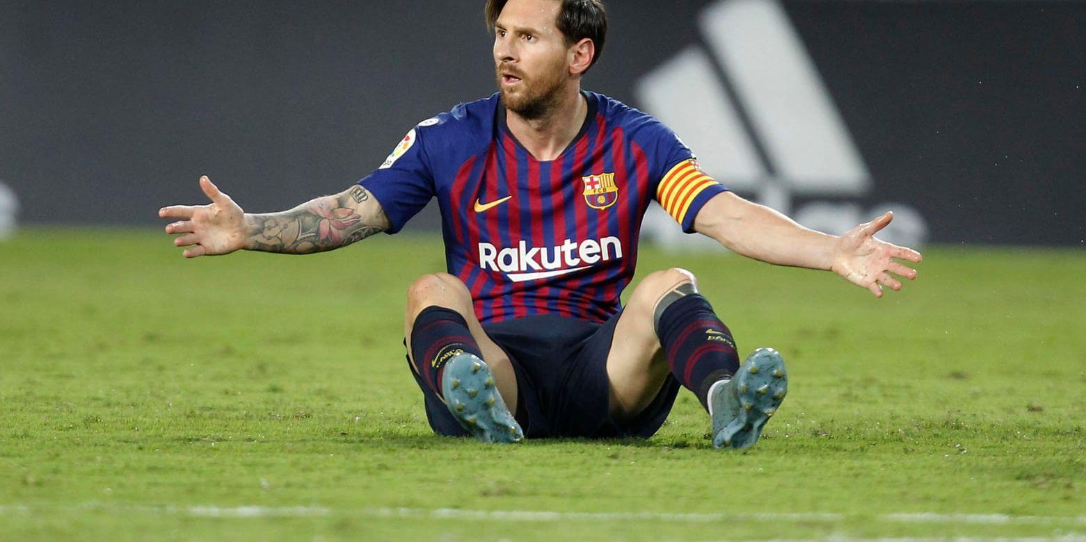 Golvad. Lionel Messi fick bryta Barcelonas match mot Sevilla på grund av skada. Arkivbild.