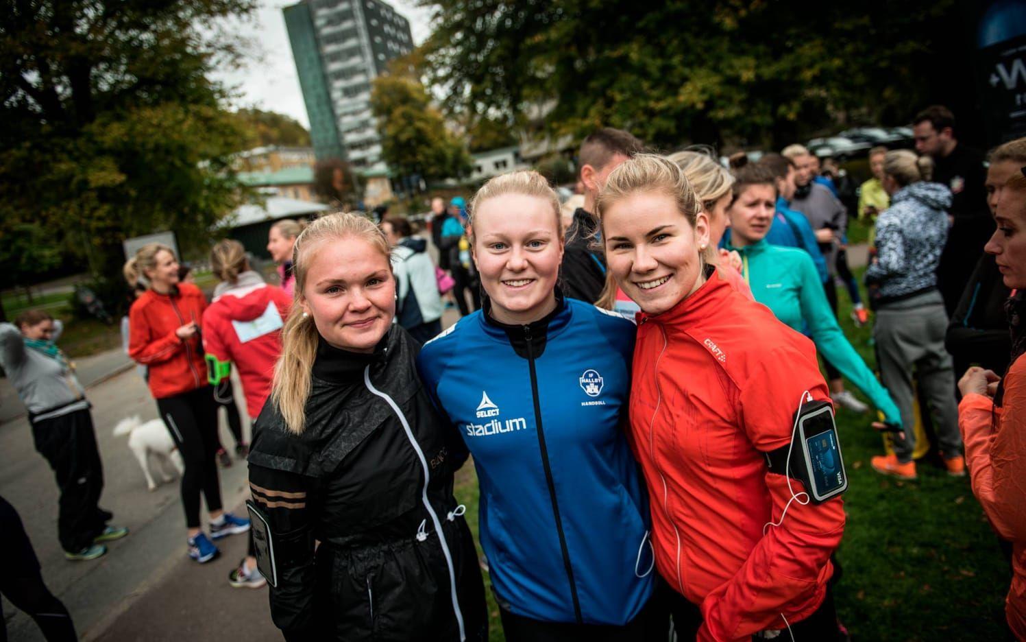 Joanna Dahlgren, Ebba Johansson och Charlotta Nilsson sprang två varv på den 2,5 kilometer långa banan. Bild: Olof Ohlsson