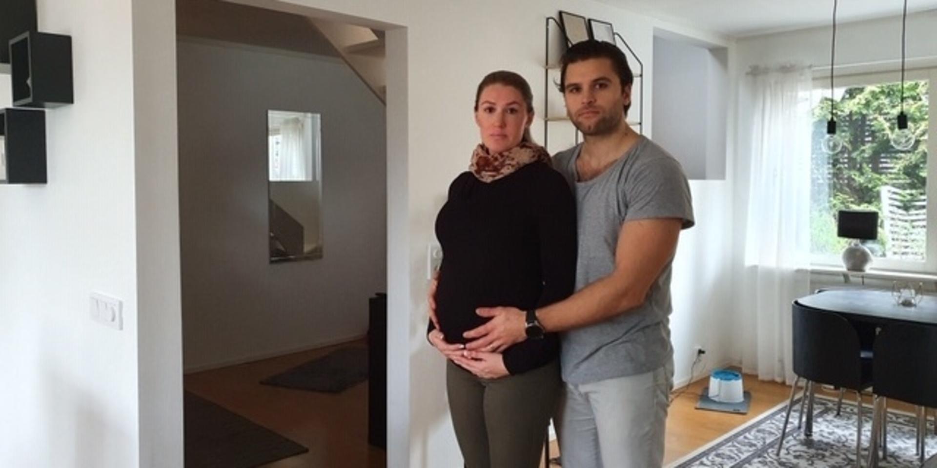 Helena och Tobias Pavoni väntar sitt första barn. Enligt de nya coronareglerna från Sahlgrenska kan det innebära att de får dela på sig efter förlossningen. 