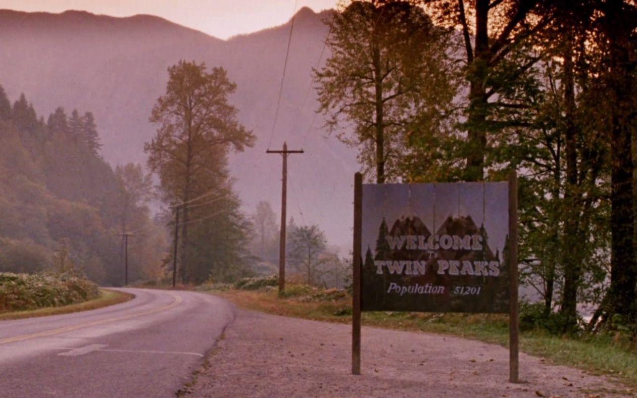 1. Vinjetten. Julee Cruise’s Falling, alltså låten som spelas under Twin Peaks vinjett, bildade en helt egen genre. Bild: Showtime