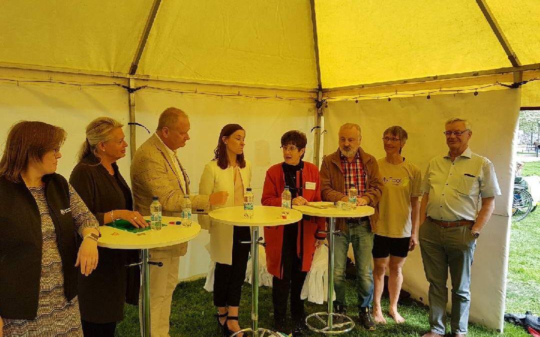 Stor uppslutning av politiker och patientrepresentanter på fotmötet i Stockholm den 21 juni. Bild: Läsarbild