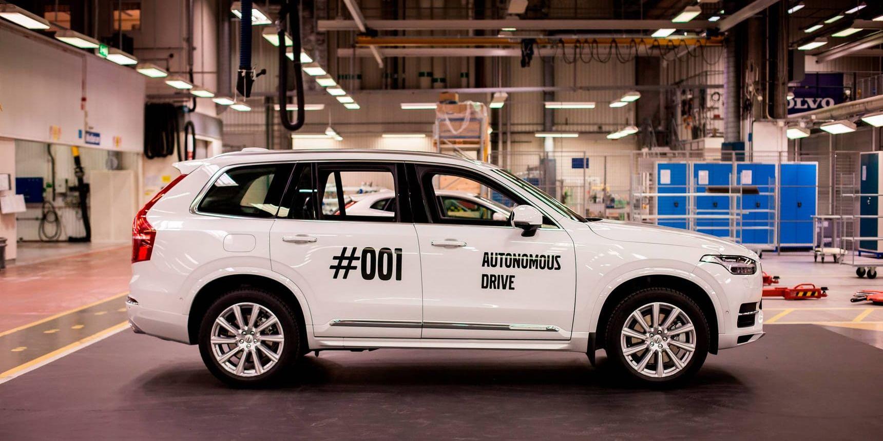 Den första av de omkring 100 självkörande bilarna från Volvo Cars som de närmaste åren ska testas av familjer i Göteborgsområdet. Arkivbild