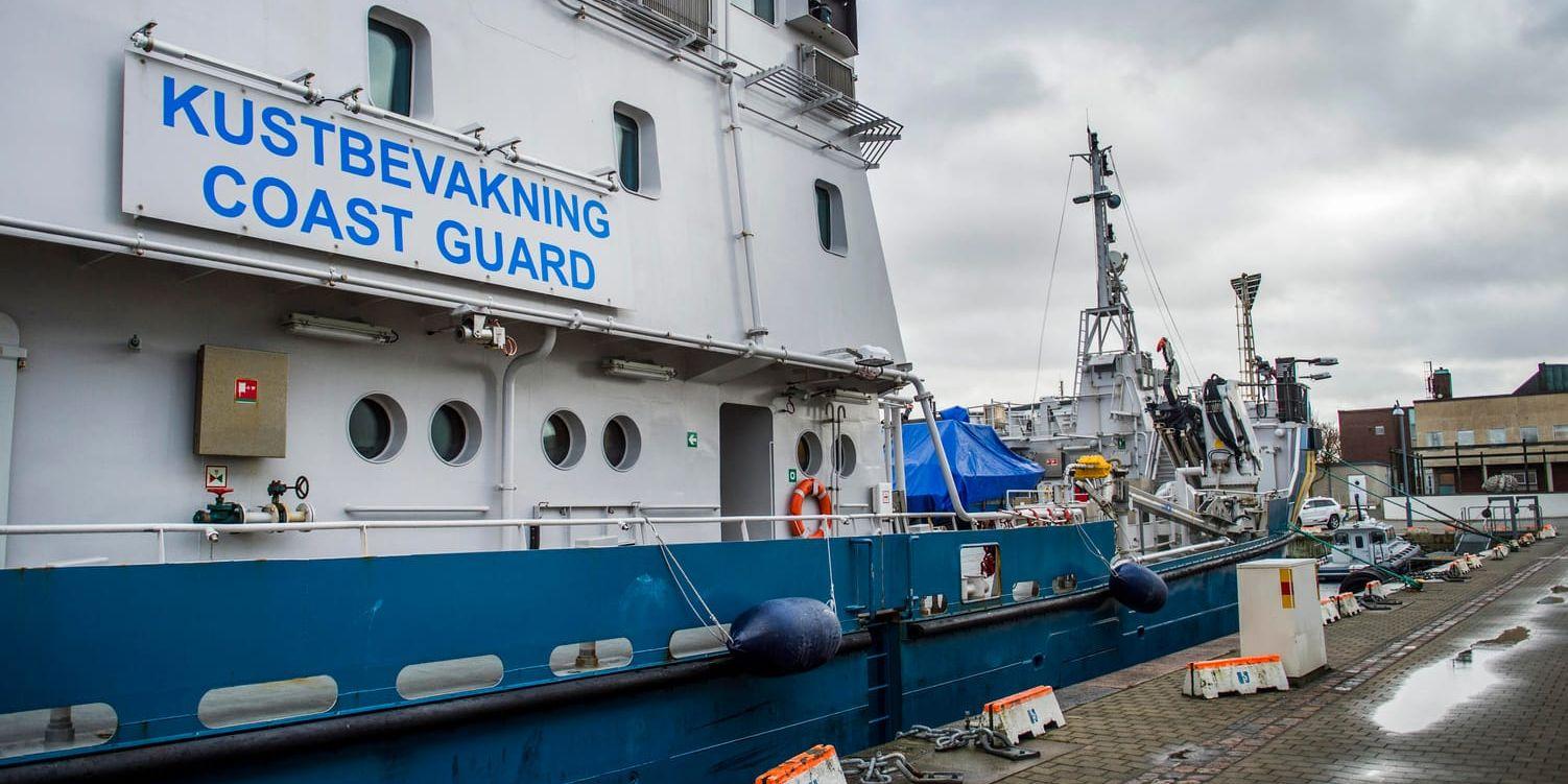 Kustbevakningen har bärgat den båt som sjönk utanför Skärhamn i slutet av februari. Arkivbild.