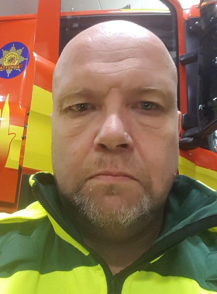 Pär Johansson är ambulanssjukvårdare och har nu startat en insamling för Anders anhöriga.