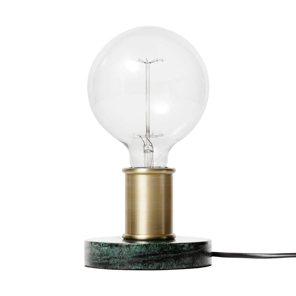 Lampfot i marmor att ställa på fönsterblecket eller ett avlastningsbord. 499 kronor hos Åhléns. Foto: Åhléns