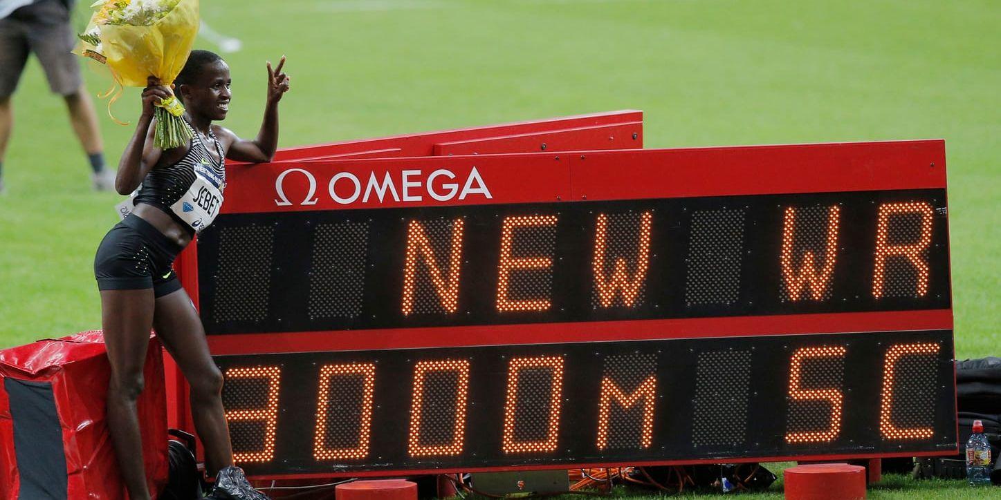 Ruth Jebet, Bahrain, förbättrade världsrekordet på 3 000 meter hinder vid Diamond League-tävlingen i Paris.