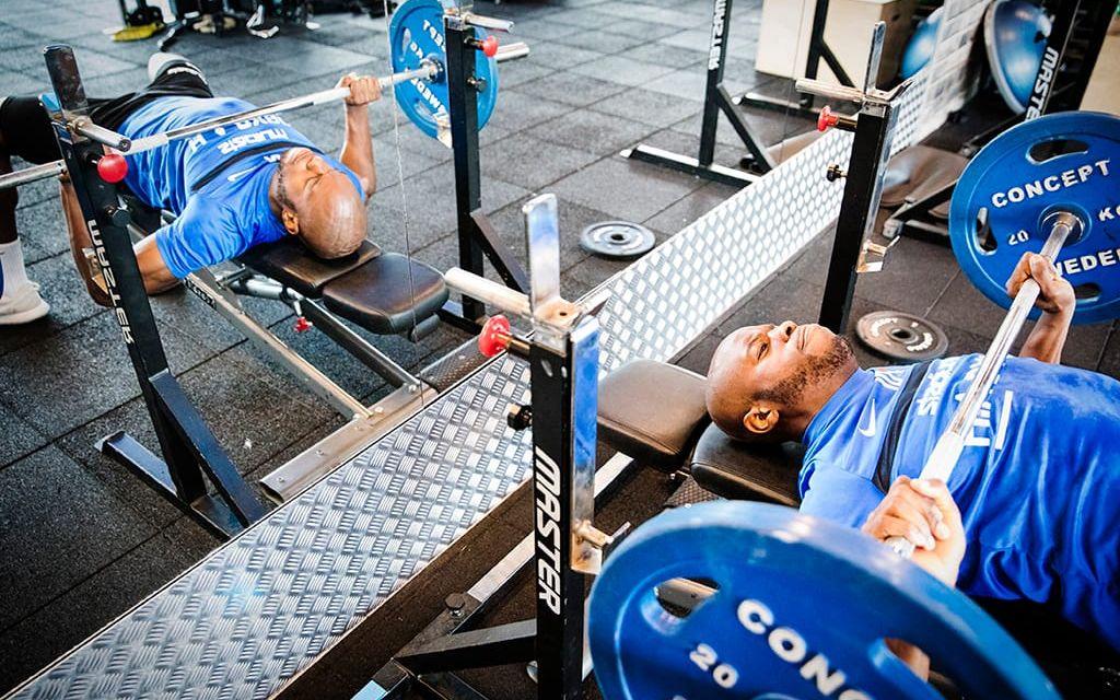 När han var knäskadad och missade 14 månader fotboll var han som starkast i gymmet. Rekordet i bänkpress är 150 kilo.  Bild:Jonas Lindstedt