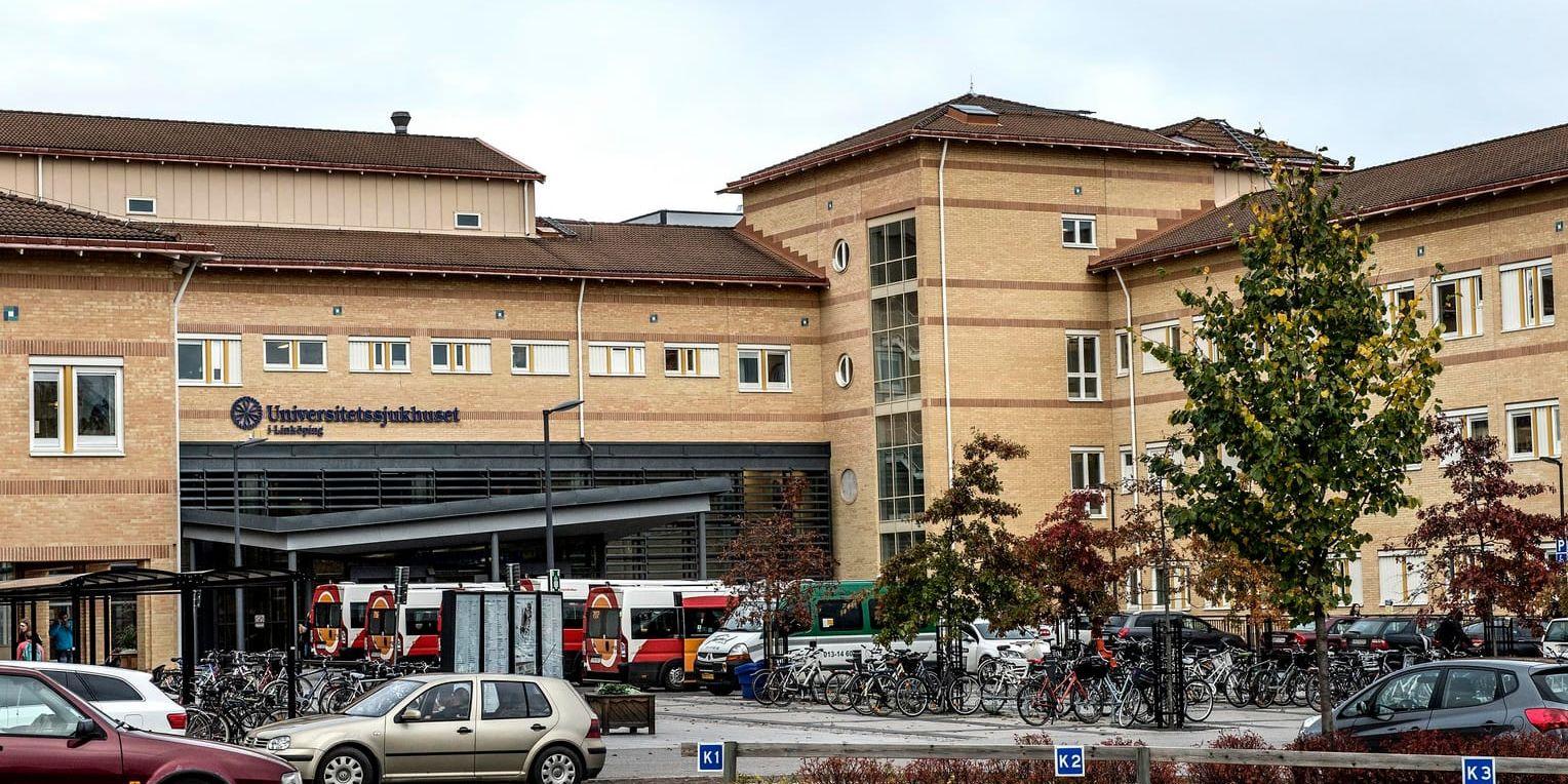 En man som slagits i huvudet av någon typ av föremål vårdas vid Universitetssjukhuset i Linköping. Arkivbild.