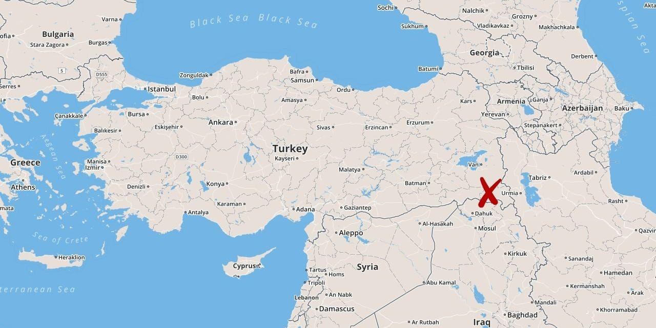 Turkisk militär hävdar att man har dödat 35 kurdiska PKK-soldater i samband med en stormning av en militärbas i Hakkari-provinsen i sydöstra Turkiet.