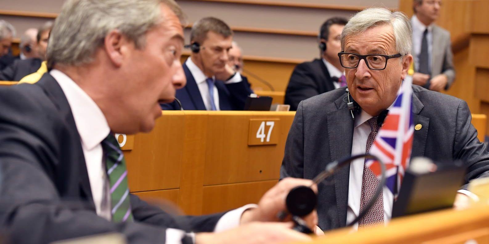 Jean-Claude Juncker och Nigel Farage under dagens möte i Europaparlamentet.