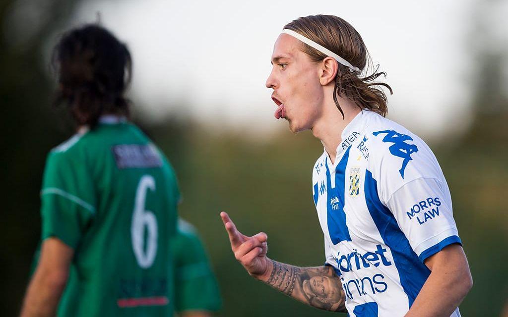 Elias Omarsson gjorde hattrick när IFK Göteborg slog Landvetter IS med 5-0 i Svenska cupens andra omgång. Efter matchen hyllade anfallaren klubbens assisterande tränare Torbjörn Nilsson. Bild: Michael Ericsen, Bildbyrån.
