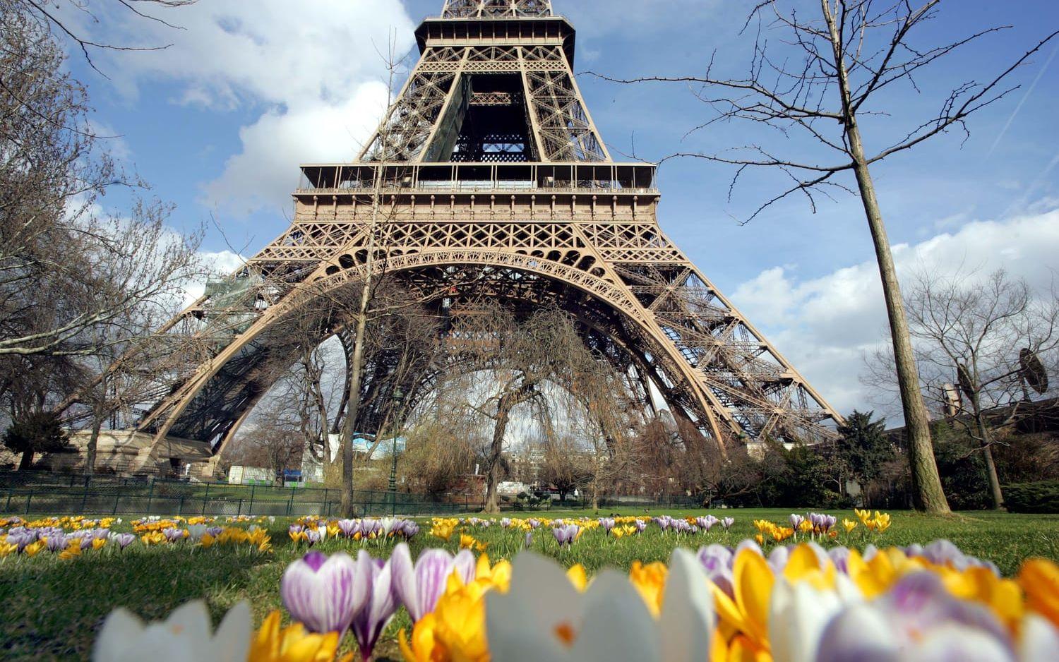 Fram till 2015 bar Eiffeltornet på en hemlighet som allmänheten inte kände till – men som många säkert drömt om. Högst upp i tornet finns en lägenhet som byggmästaren Gustave Eiffel lät bygga åt sig själv. Samma år som hemligheten uppdagades lät sajten HomeAway, som förmedlar bostäder i flera olika länder,  lotta ut en övernattning var till fyra vinnaren. Foto: TT