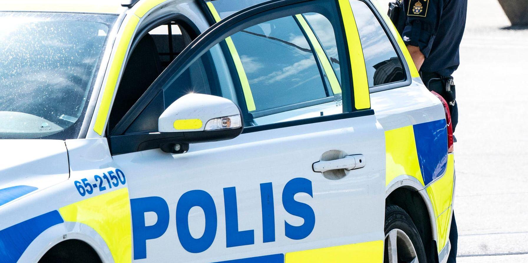 En polis blev klämd och skadad i benet i samband med en vild polisjakt i Örebro. Arkivbild.