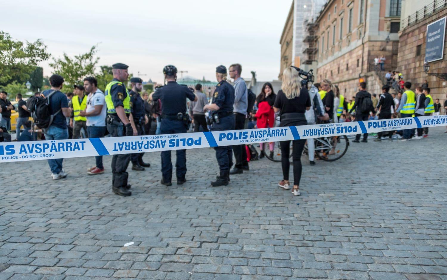 Polisen spärrade av platsen efter att tumult uppstått mellan attackerare och demonstranter.Bild: Pelle T Nilsson / Stella Pictures

