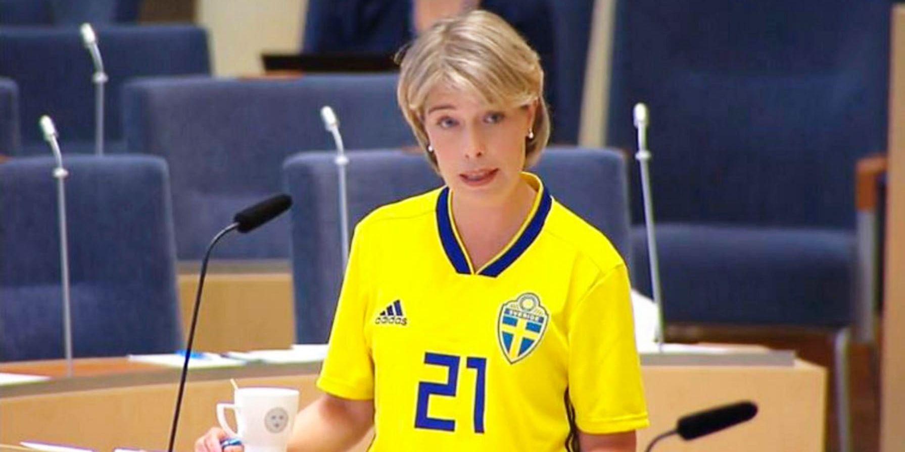 Socialminister Annika Strandhäll (S) under Interpellationsdebatten om unga vuxna med psykisk ohälsa.
