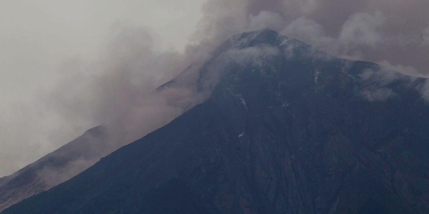 Volcan de Fuego, "Eldvulkanen", har varit mer eller mindre aktiv sedan det större utbrottet 2012.