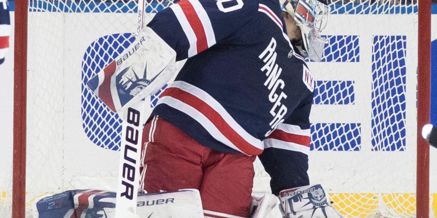 New York Rangers målvakt Henrik Lundqvist hade en tung kväll mot Boston.
