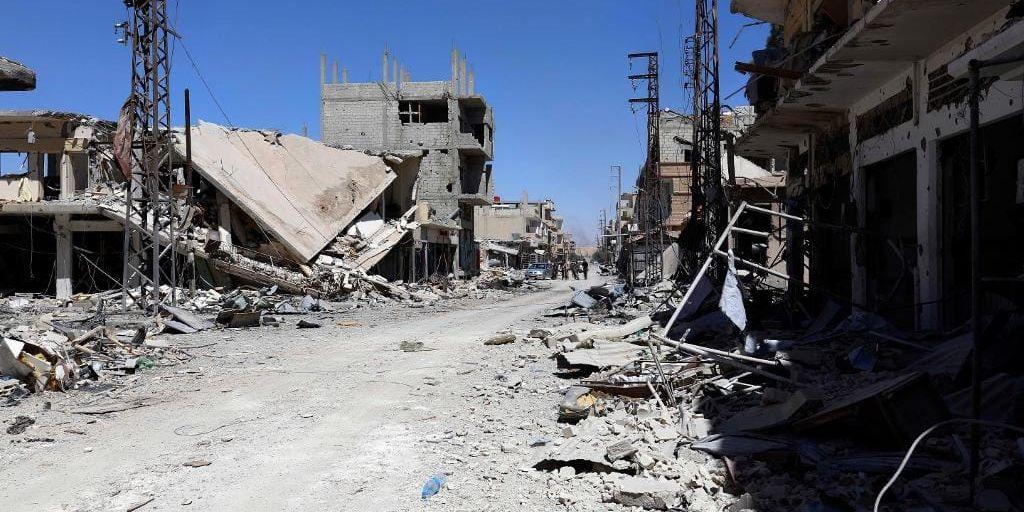 al-Qaryatayn återtogs av syriska regimstyrkor från jihadistgruppen IS på måndagen, men stora delar av staden ligger i ruiner efter striderna.