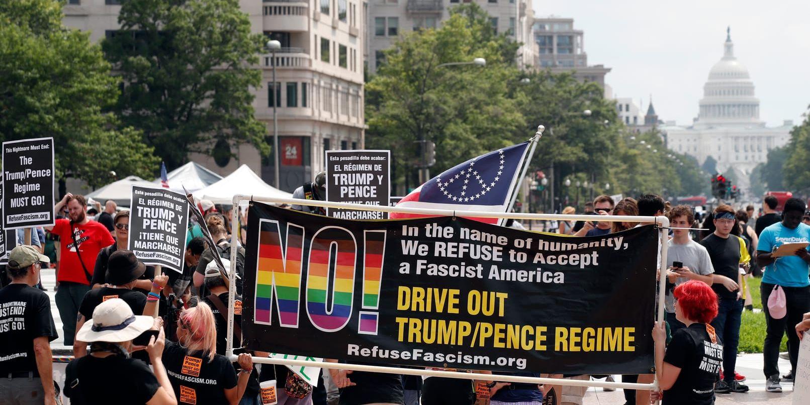 Protestanter i Washington den 12 augusti, på ettårsdagen av kravallerna och terrordådet i Charlottesville.