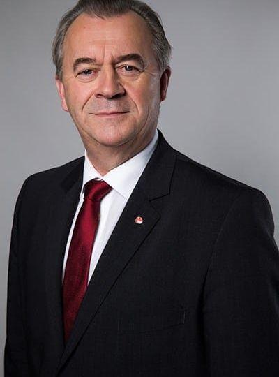 
    Sven-Erik Bucht (S), landsbygdsminister
   