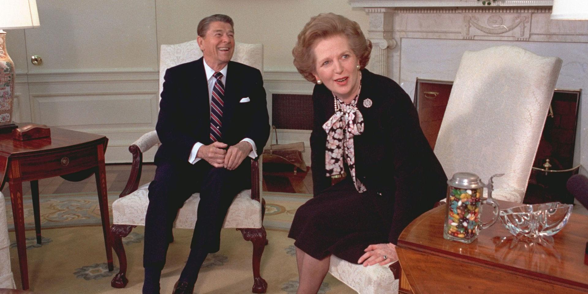 President Ronald Reagan och Storbritanniens premiärminister Margaret Thatcher i Vita huset 1985. De två ledarna omsatte nyliberala teorier om avregleringar och privatiseringar i praktiken.