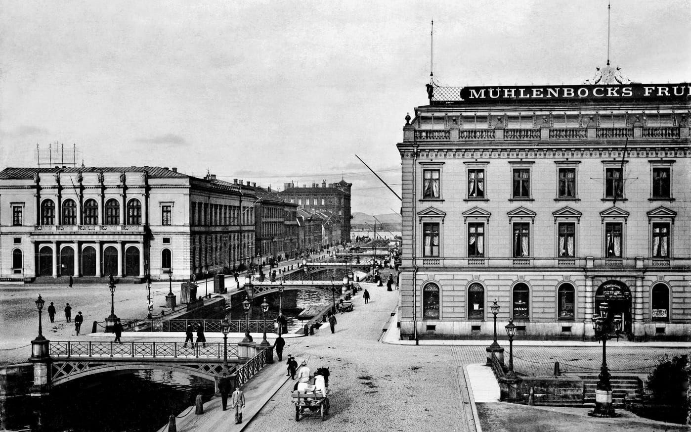 1910 fanns Östra Hamnkanalen kvar, och så förblev det ytterligare ca 25 år. Bild: Ur boken "Perspektiv på Göteborg" av Kristian Wedel och Peter Claesson (Bokförlaget Max Ström)