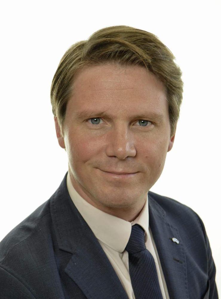 
    <strong>Erik Ullenhag </strong>(L), ekonomisk-politisk talesperson
   