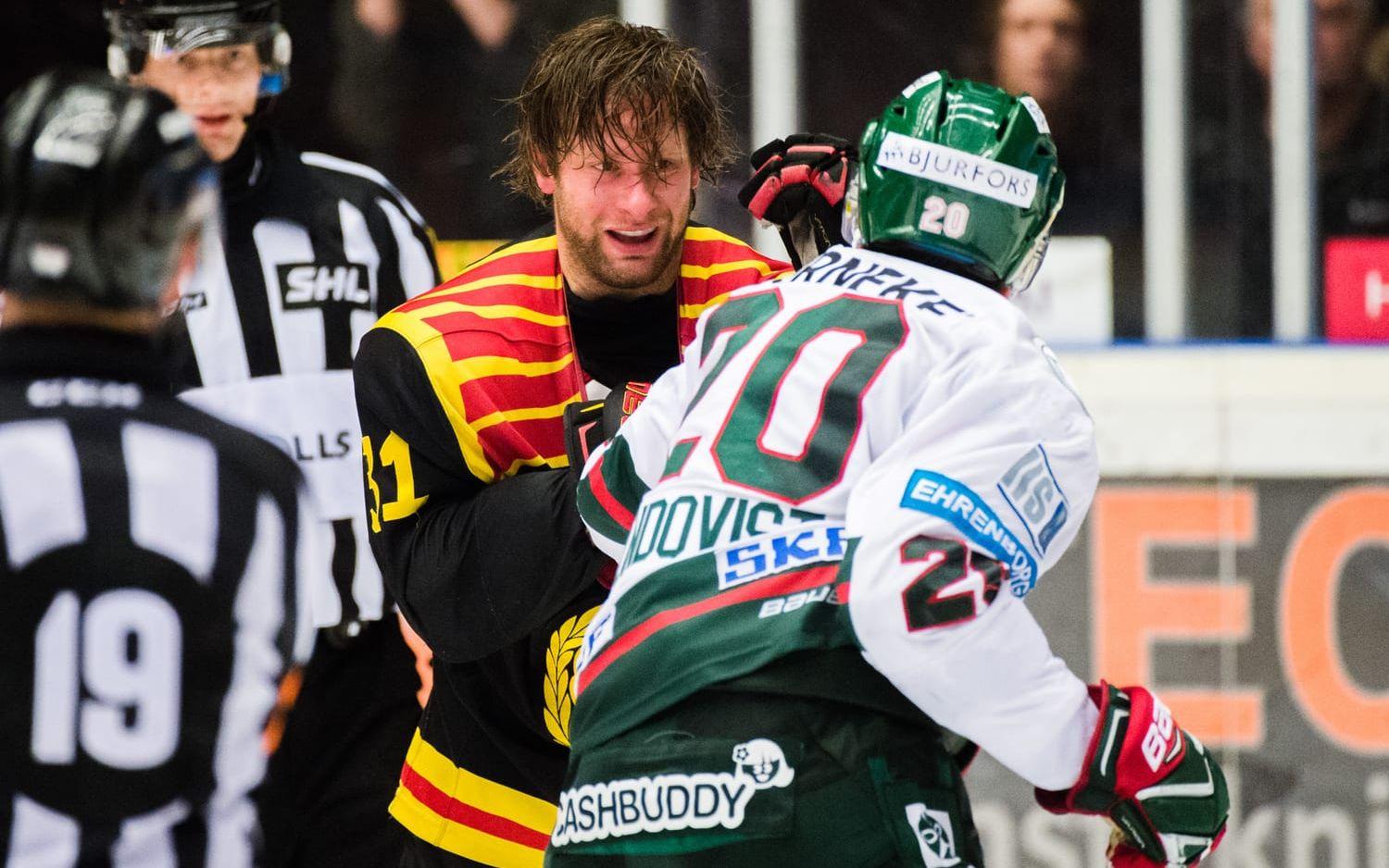 Lundqvist i slagsmål med Jonathan Granström. 