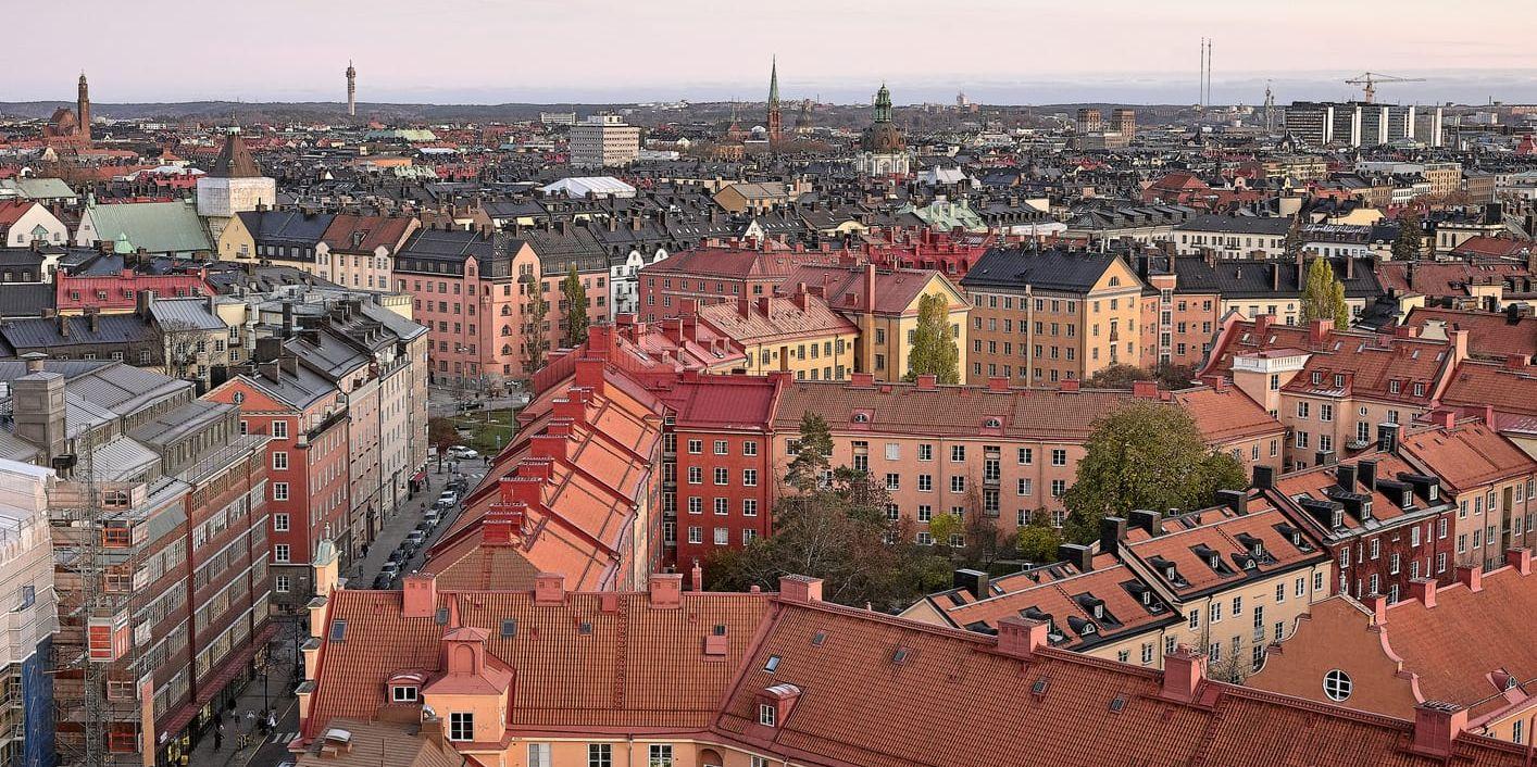 En fin takvåning i Stockholm kostar lika mycket som kulturnedskärningarna i Göteborg. &quot;Ett ljuvt liv kommer levas där, uppe bland huvudstadens taktoppar&quot;.