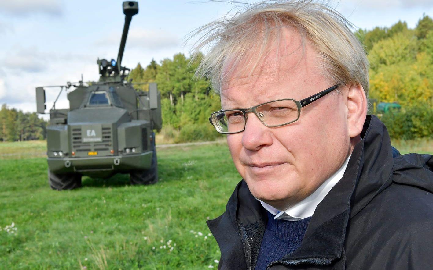 Försvarsminister Peter Hultqvist (S) får en bild av att det ska ha pågått försök till underrättelseverksamhet. Foto: TT