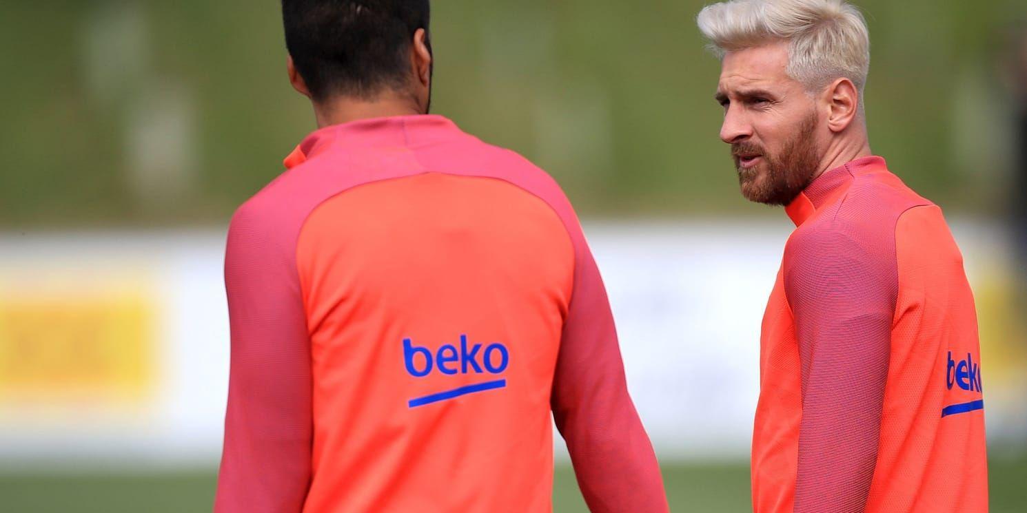 Barcelonas anfallare, i blond frisyr, Lionel Messi i tisdags under träning i England. Arkivbild.