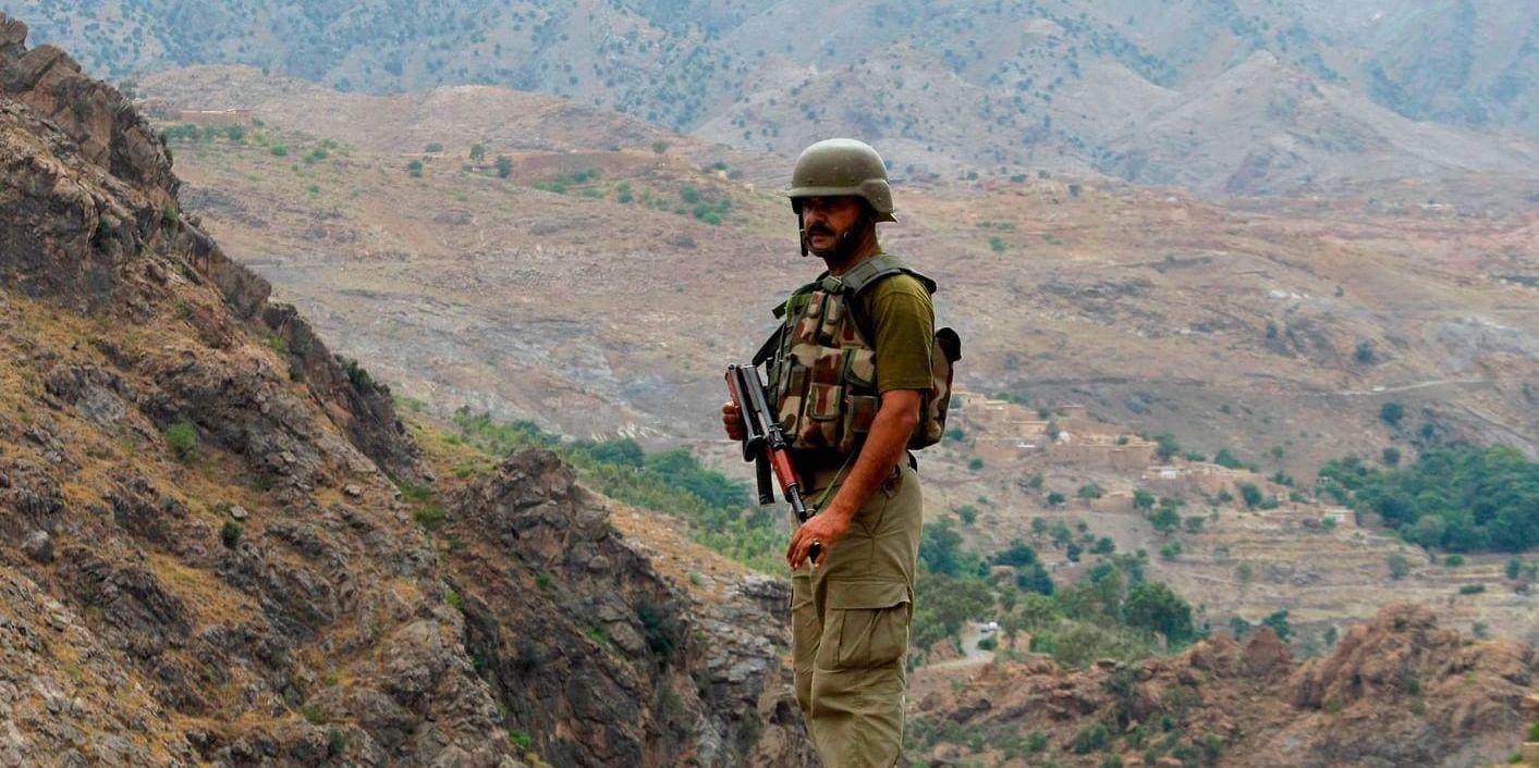 En pakistansk armésoldat nära gränsövergången Torkham mellan Pakistan och Afghanistan. Arkivbild.