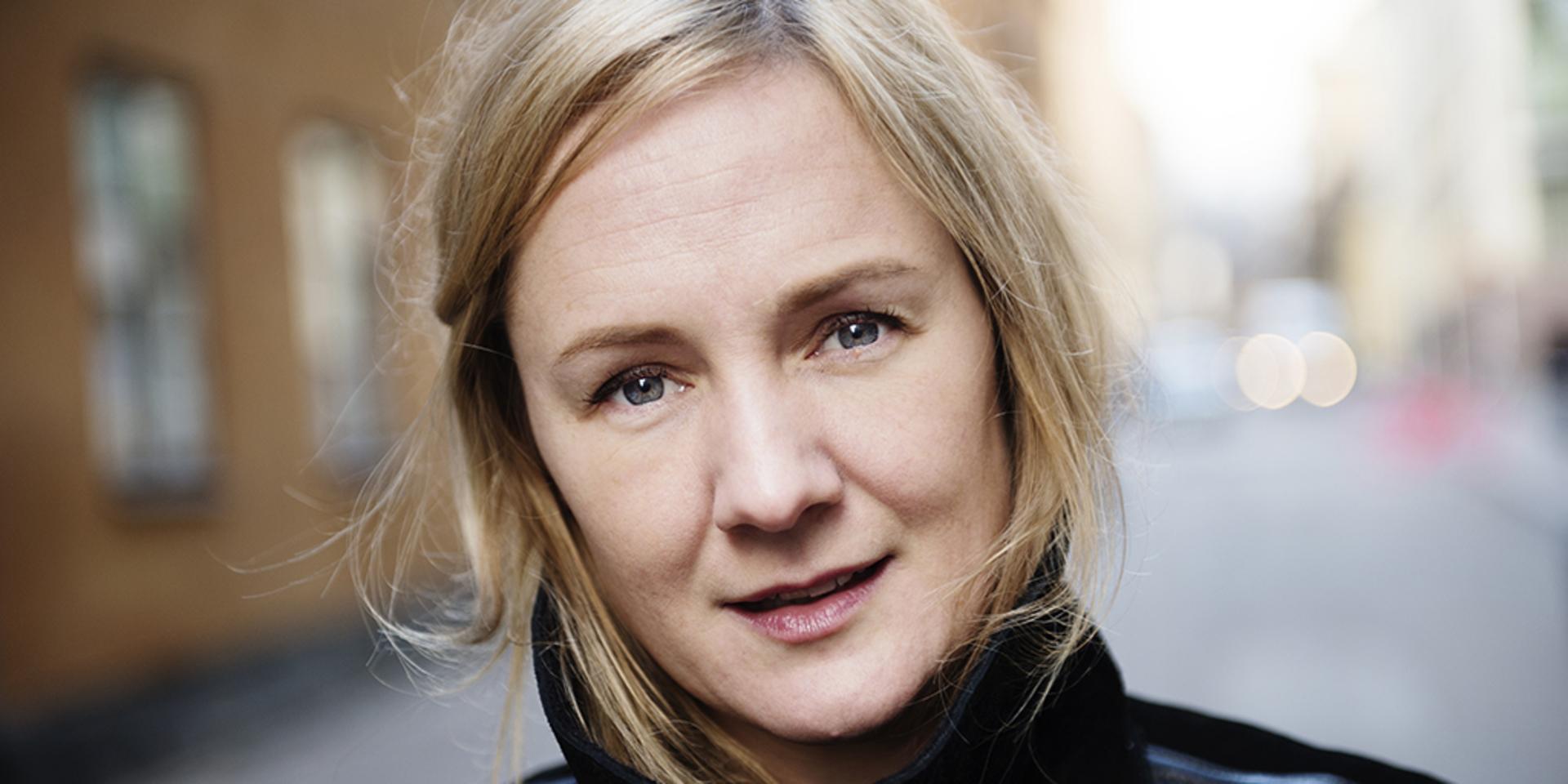 Lina Thomsgård, chef för Stockholms Kvinnohistoriska, ska ha en middag för 39 kvinnliga författare under Bokmässan.