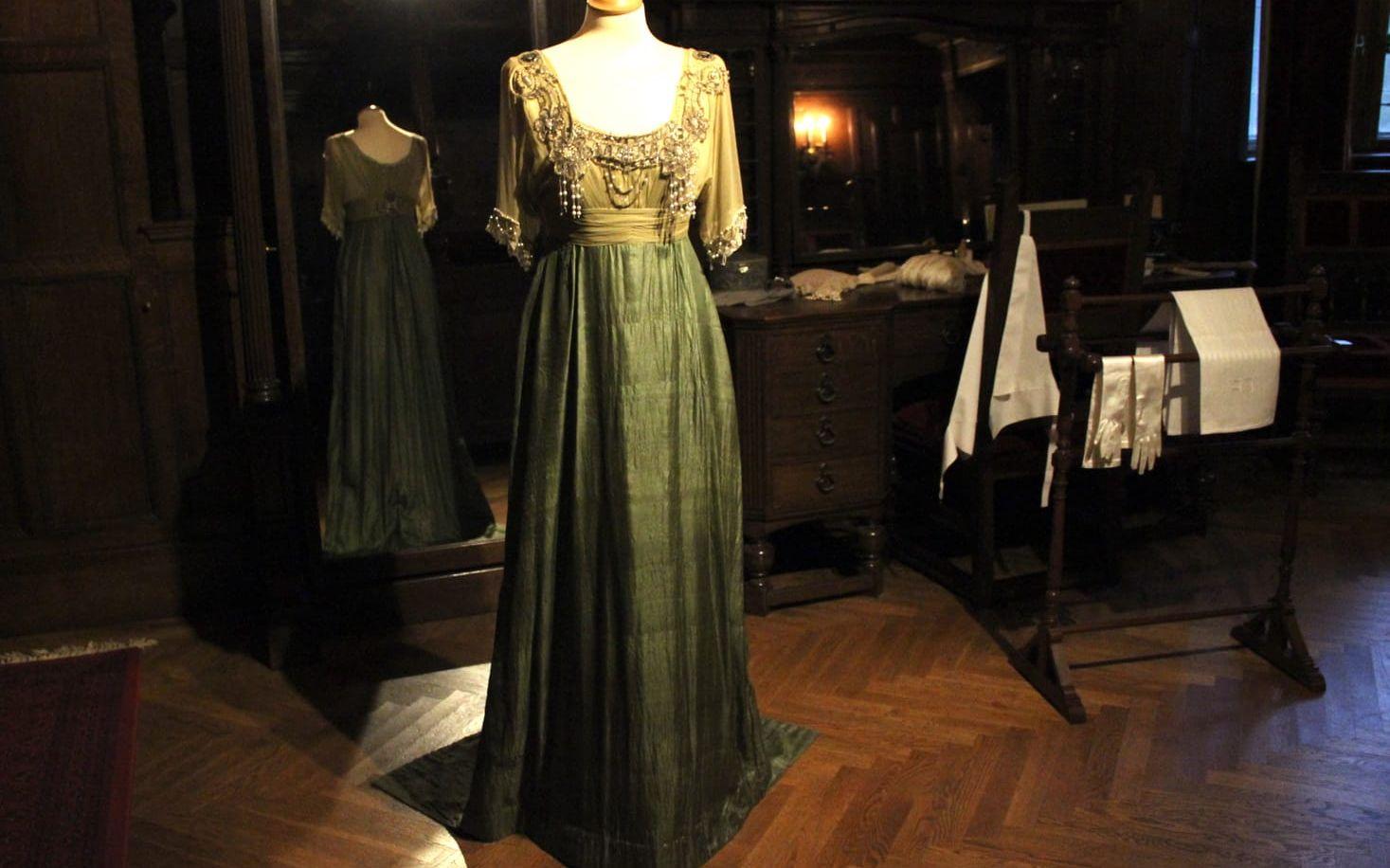 En av lady Ediths klänningar, familjen Crawleys mellandotter som går sin egen väg och väljer att skaffa ett yrke. Bild: Lisa Henricson