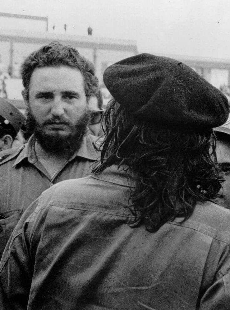Fidel Castro tillsammans med gerillakommendanten Che Guevara. Bild: TT