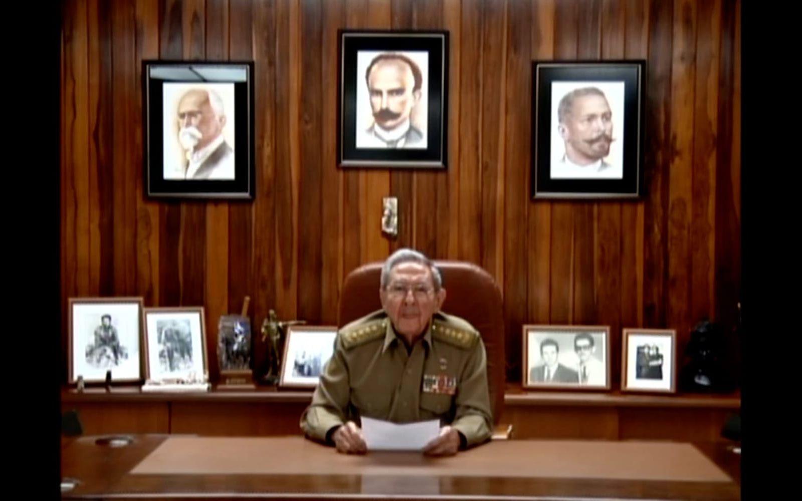 Kubas president Raúl Castro, annonserar sin brors död. Bild: Skärmpdump/TT