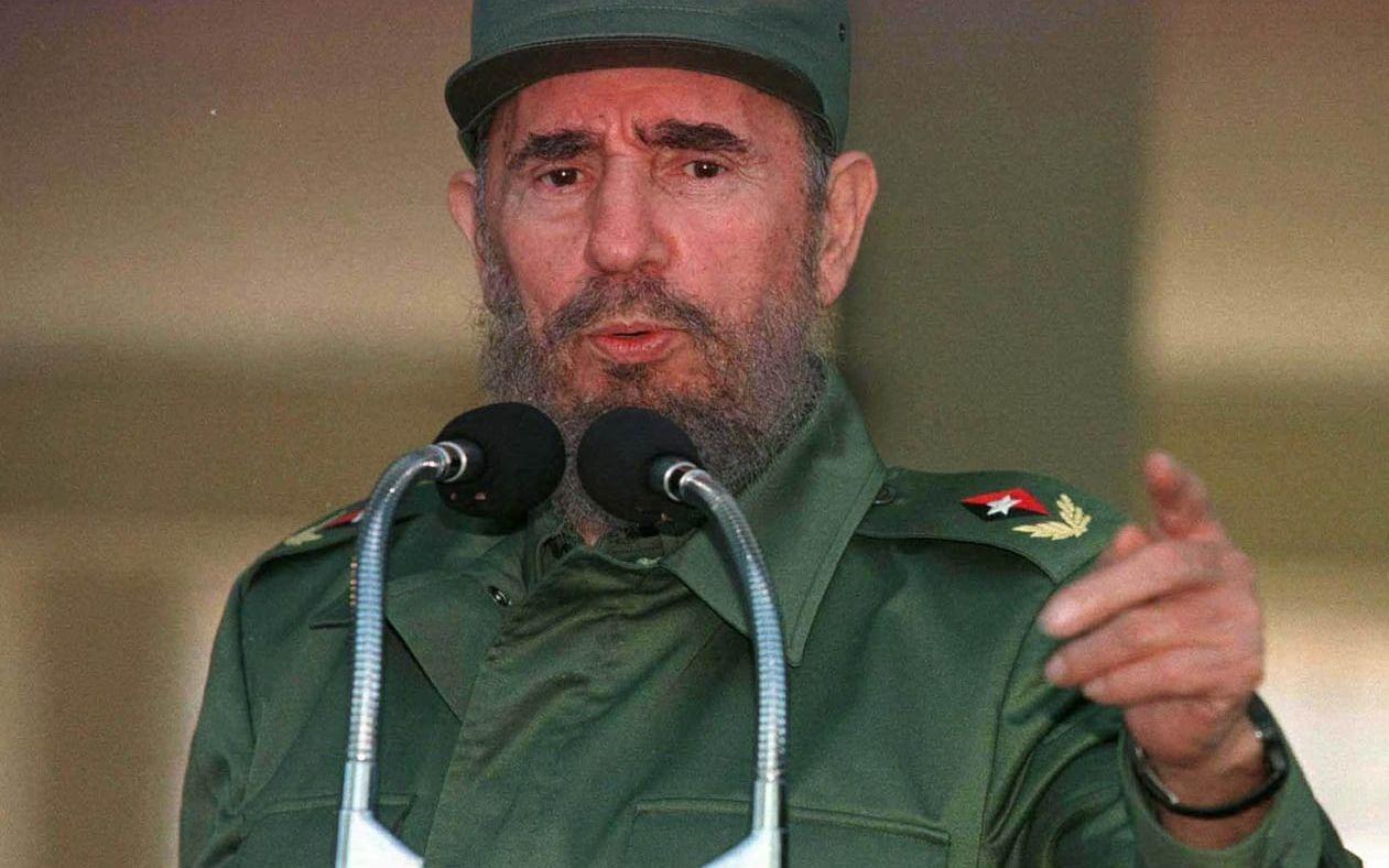 Fidel Castro i sin välkända militärkeps.
