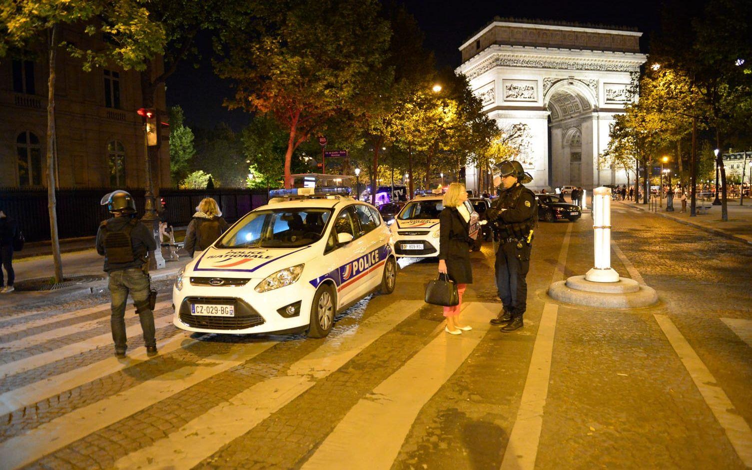 Under gårdagen sköts en polis ihjäl och två skadades svårt när en man öppnade eld på paradgatan Champs Élysées i Paris. Bild: Stefan Berg