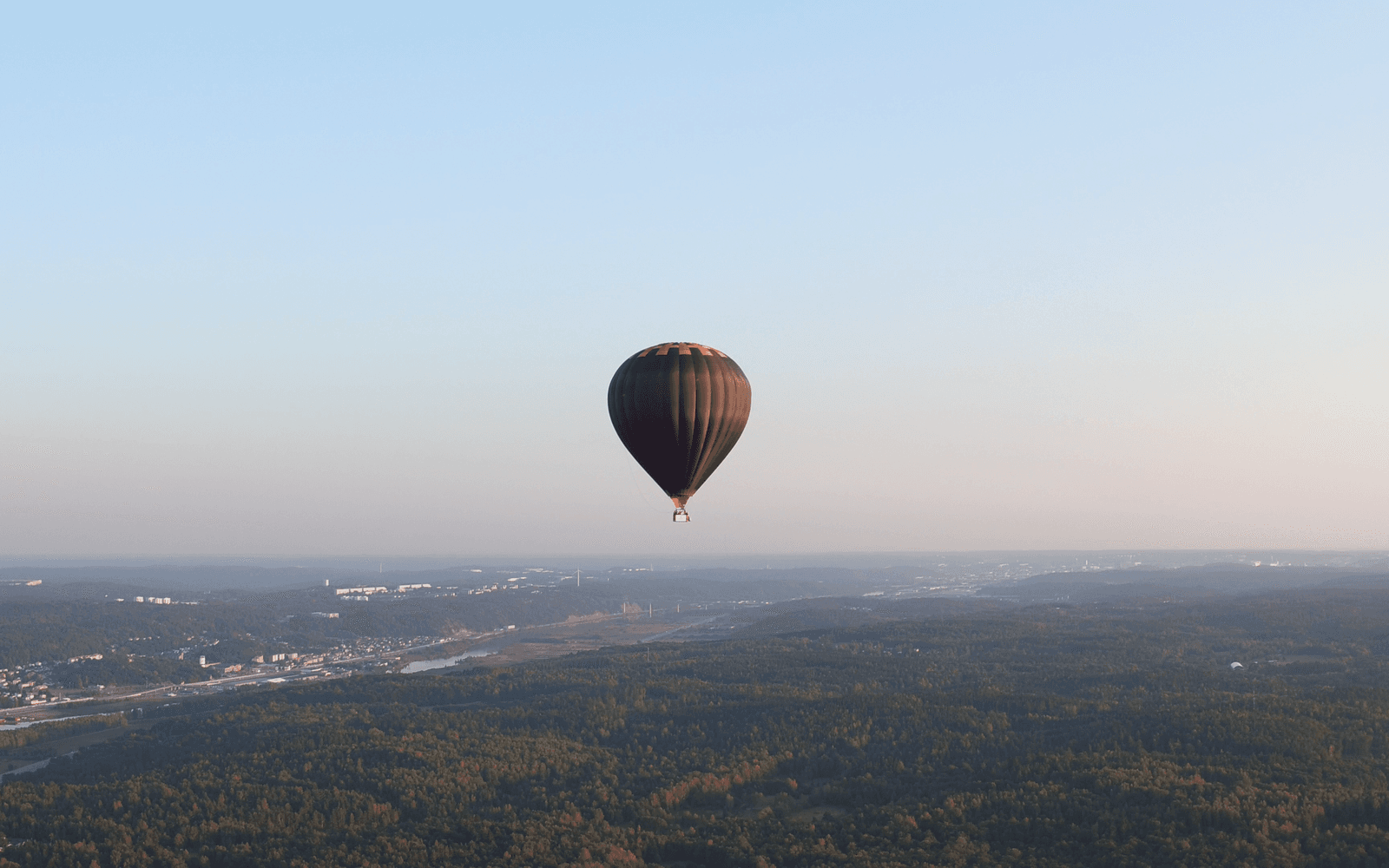 Sernekes luftballong gav en försmak av utsikten från det planerade Karlatorget. Bild: Ecksframe flygfoto