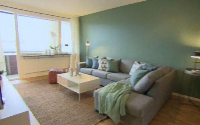 Nytt fräscht vardagsrum med plats i soffan för alla barnen. Bild: Skärmklipp Kanal 5