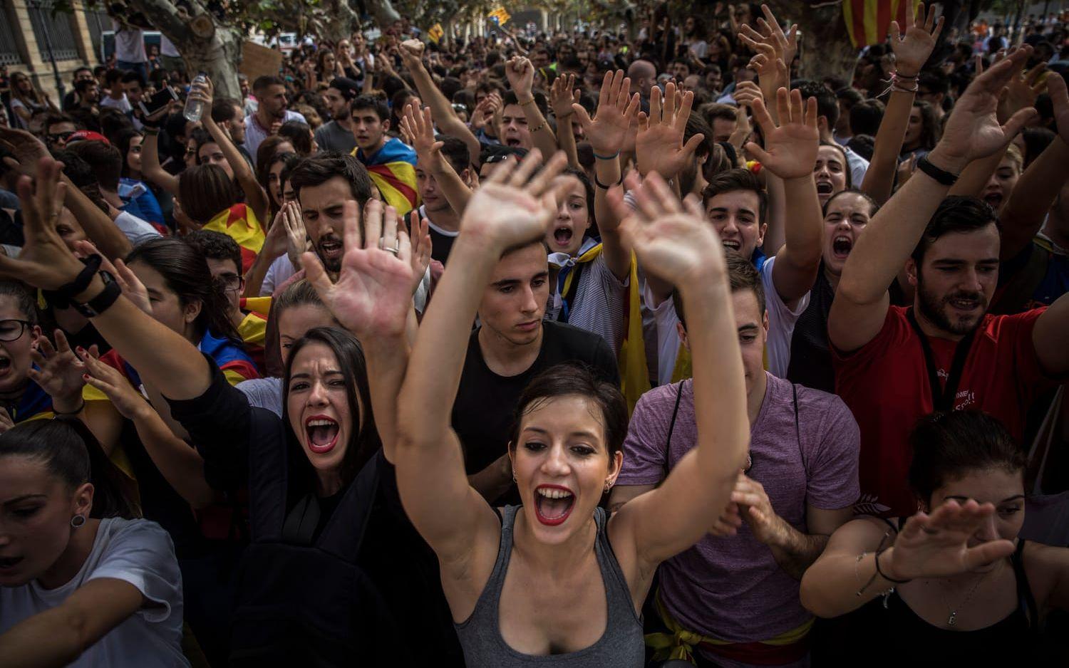 Tisdagens protester genomfördes inte bara i Barcelona utan på flera andra platser i Katalonien. Bild: TT