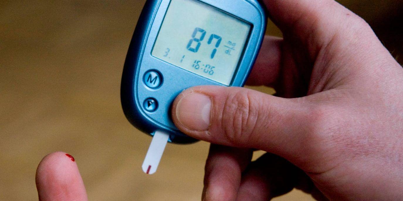 Vid diabetes måste blodsockernivåerna mätas kontinuerligt. Arkivbild